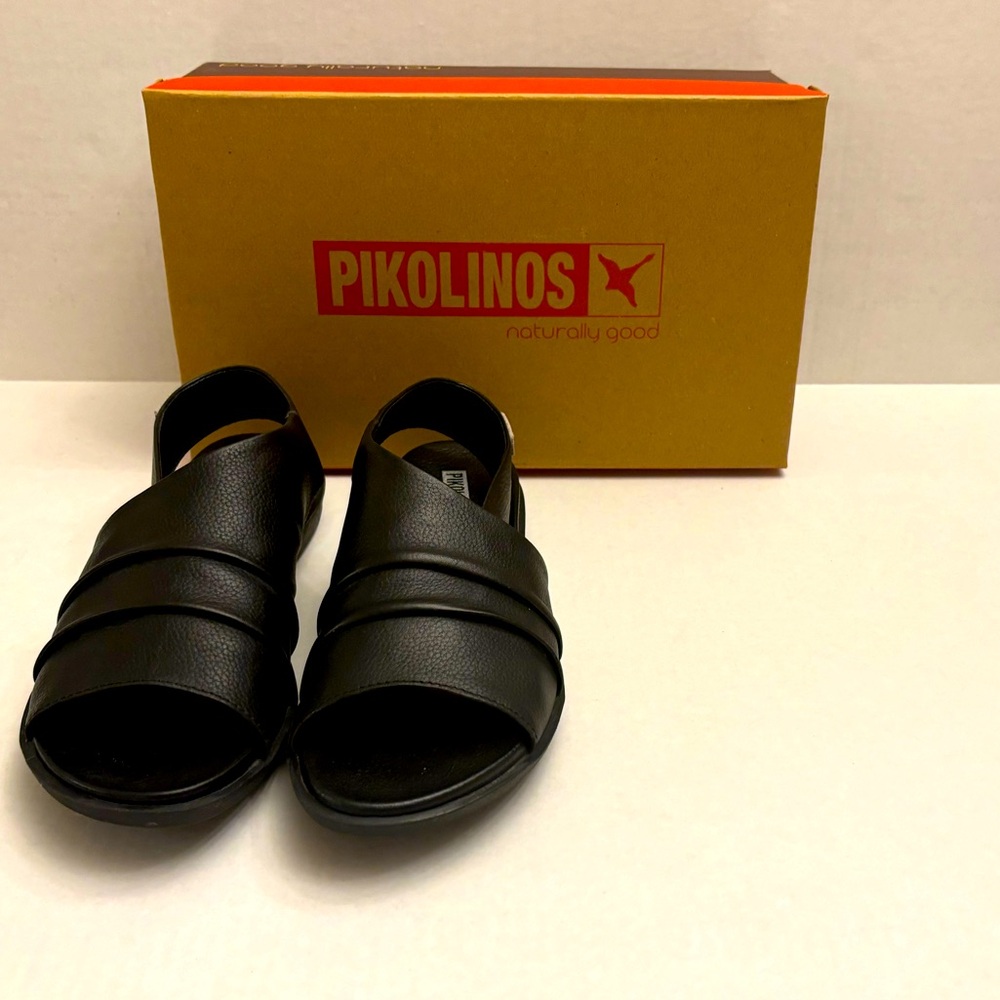 Pikolinos black sandals
